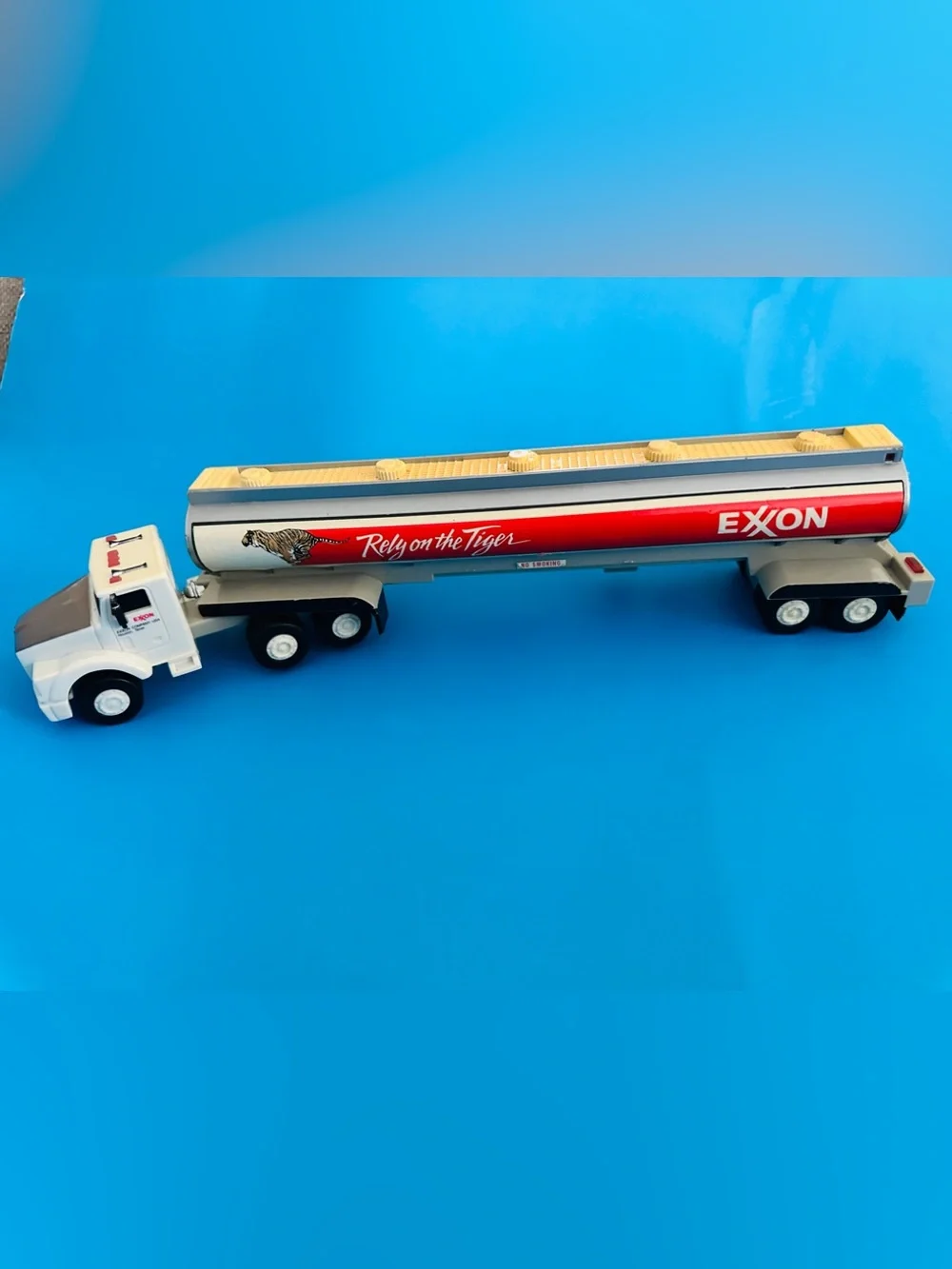 Exxon Oil Tanker Truck 1993 Collectors Series Rely on The Tiger Advertising Toy